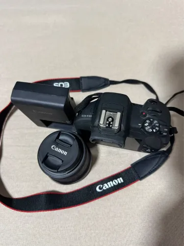 Vendo Canon EOS R100, em ótimo estado e pronta para usar!