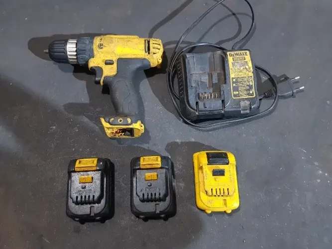 Furadeira e Parafusadeira Dewalt 3x Baterias