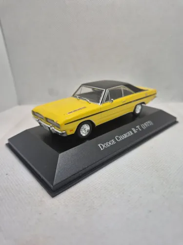 Miniatura Dodge Charger R-T - Escala 1/43 - Marca Ixo - Coleção Carros Inesquecíveis