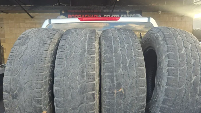 Vendo 4 Pneus AT aro 265/70/16