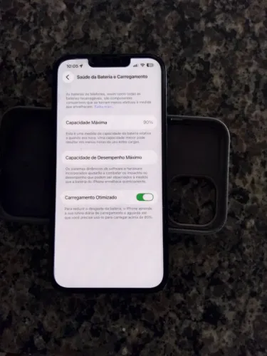 Vende-se iPhone 13 semi novo.