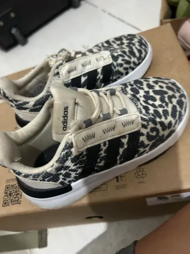 Tênis Adidas e Lília Ripilica Original infantil