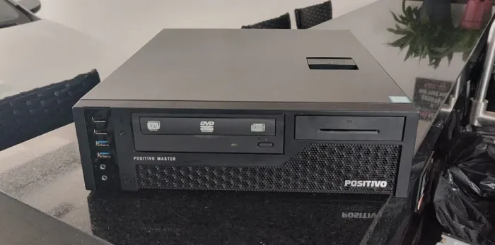 Gabinete corporativo low profile Intel J1900 8GB memória HD 512GB