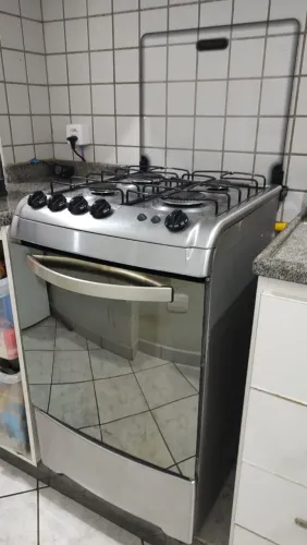 Fogão a gás, qualidade diferenciada, forno e acendimento automatico