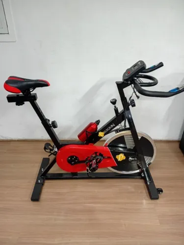 Bike Ergométrica Spinning Vermelha e Preta