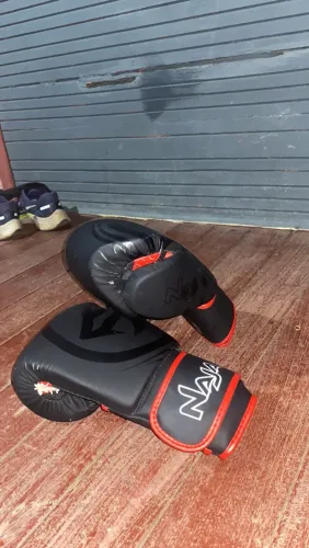 Vende-se luva de boxe