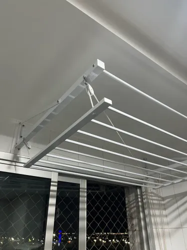Varal de Teto Branco 100x70cm com Corda | 7 Varetas | Ótimo Estado | R$ 150