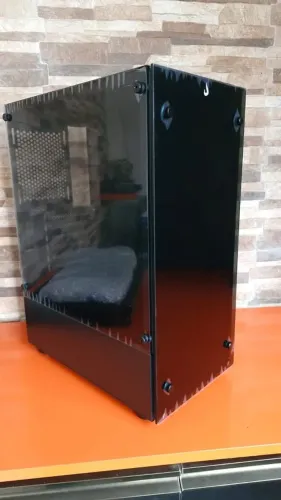 Gabinete Gamer Rise Mode Glass Mid Tower.