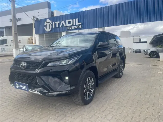 Toyota Hilux SW4 4X4 2.8 Diesel 2025