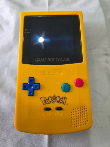 Game Boy Color + Carcaça Especial Pokémon + Tela AMOLED + Bateria USB C + Revisado