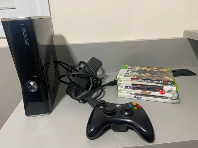 Xbox 360 Slim + 1 Controle Original + 4 Jogos