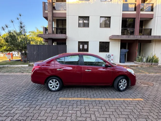 Nissan Versa SL 1.6 16V Flex Fuel 4P Mec. 2013