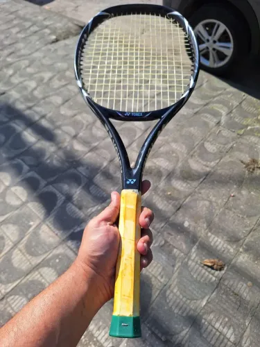 Raquete de tênis importada