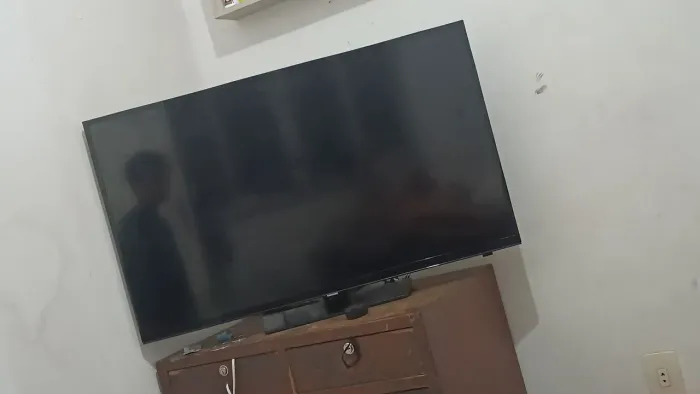 Tv Roku 32 polegadas sai som e tela azul e tv Samsung 43 polegadas com tela preta