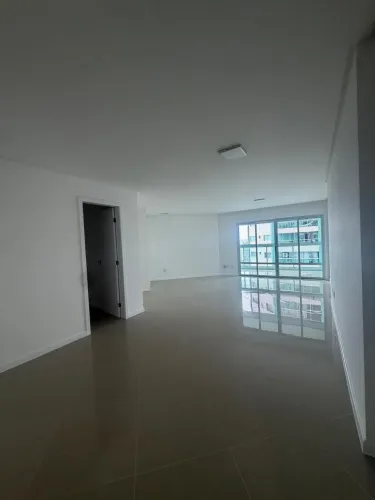 Apartamento na quadra do mar, 125m², 3 quartos, 1 suíte, 2 vagas e lazer de clube