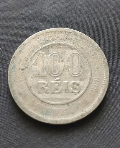 Moedas antigas de 100 de 1989, de 1925 e 500 reis de 1939