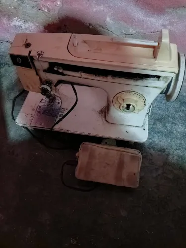 MÁQUINA DE COSTURA DOMÉSTICA