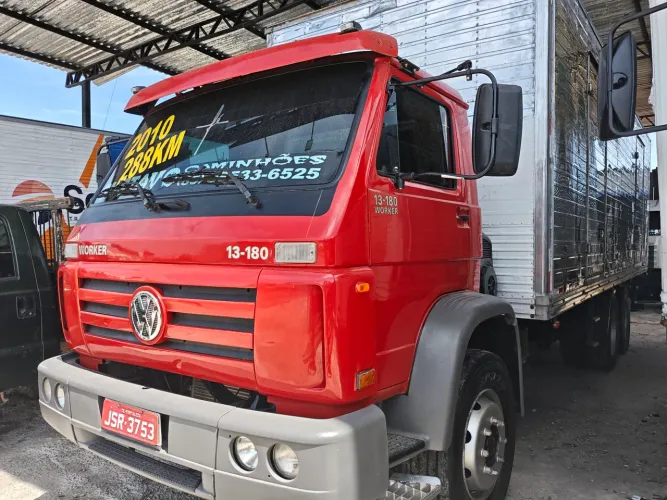 Volks 13180 2010 /  Truck Baú 8. Metros 