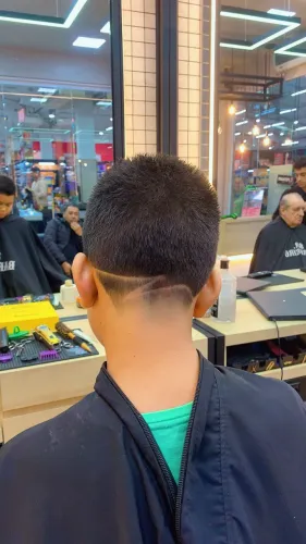 Cortes de cabelo. E barba venha para a melhor