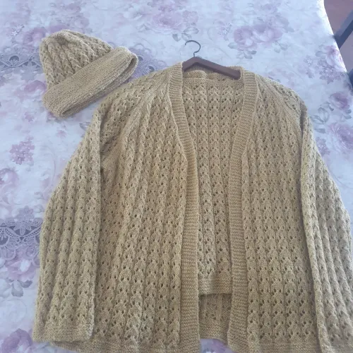 Lindo Conjunto Twin Set/ Cardigã com touca vintage.Fios dourado. Retrô. Inverno