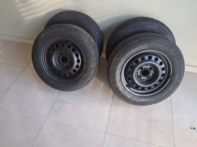 Jogo de rodas com pneus aro 14