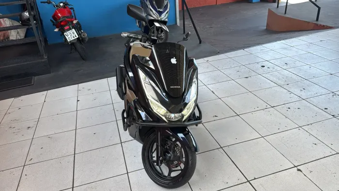 PCX DLX 2025