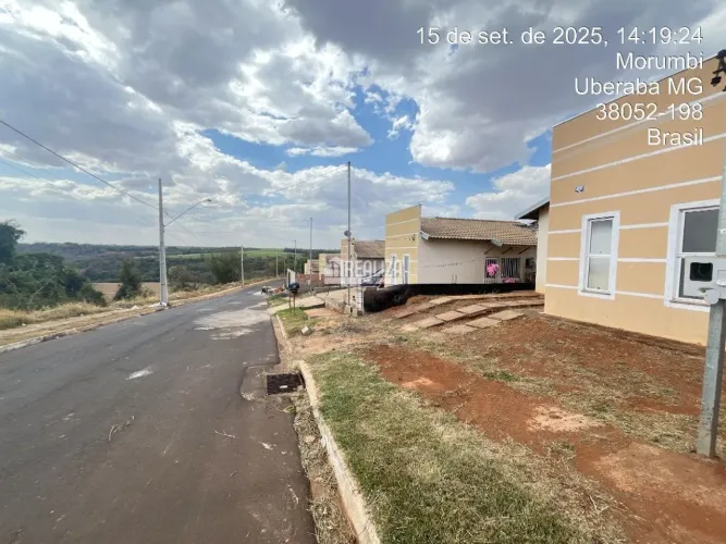 Casa à venda no Loteamento Residencial Tamareiras, Uberaba: 2 dormitórios, 2 garagens!