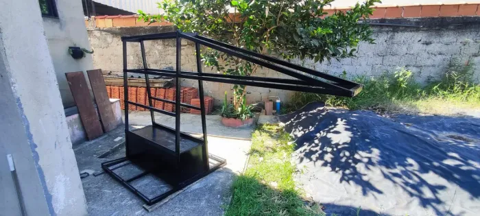 Cavalete para vidros e perfis de aço e/ou alumínio