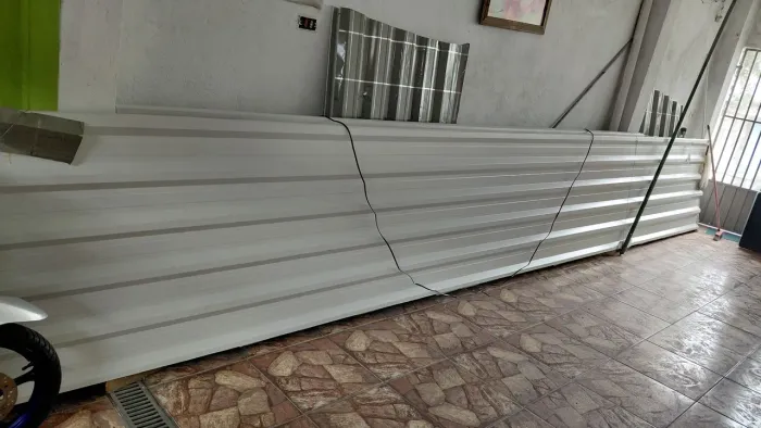 Telhas sanduíche chapeada