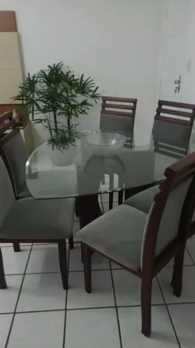 Vende-se LINDA mesa de 06 lugares!
