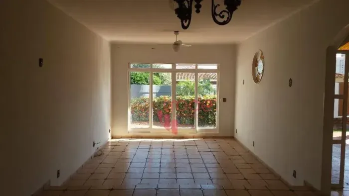 Casa para Locação de 03 Quartos no Bairro Ribeirânia em Ribeirão Preto com Piscina.