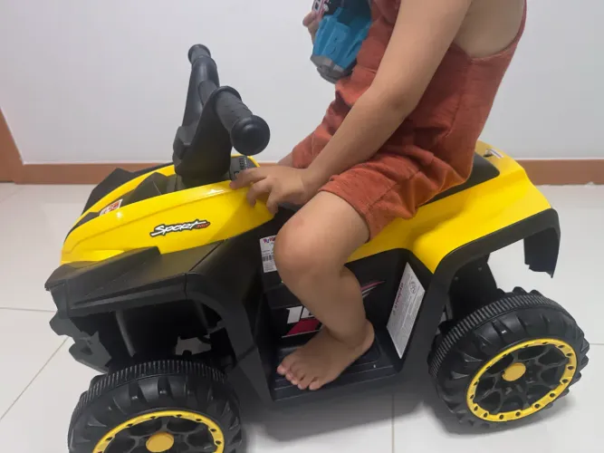 Quadriciclo moto elétrica infantil Bandeirante Mini ATV Sport 105 6V Amarelo
