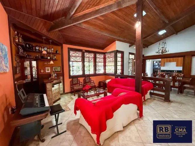 Casa à venda no Condôminio Jardim de Petrópolis/ Nova Lima.