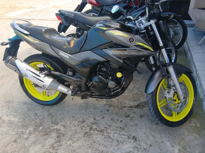 Yamaha Fazer 250 2016 Preta - Pneus Novos / IPVA e Doc Pago