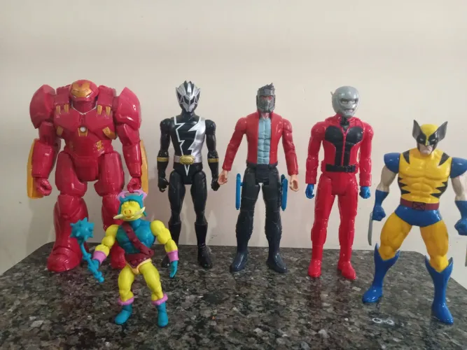 Bonecos Marvel