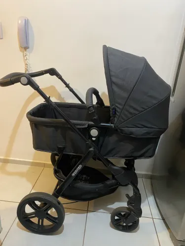 Vende-se berço e carinho de bebê