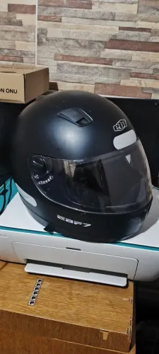 FRENTE GRÁTIS ? 2 capacete muito pouco usados , bem conservados 
