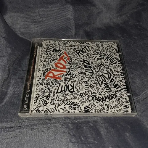 Cd Paramore - Riot - leia 