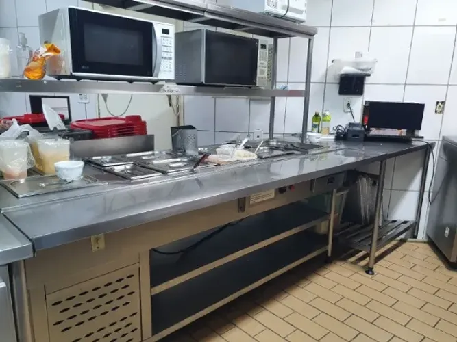 Mesa De Montagem Quente/fria Com Recipientes Gastronorm 220v