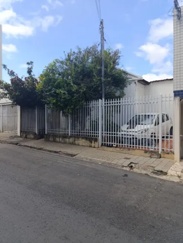 Vendo casa no Centro de Montes Claros