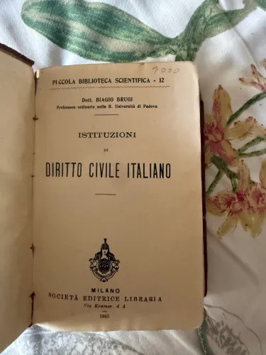 Livro de Direito Italiano antigo