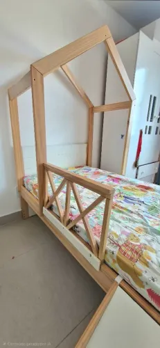Cama solteiro infantil com cabana e escorregado casa tema