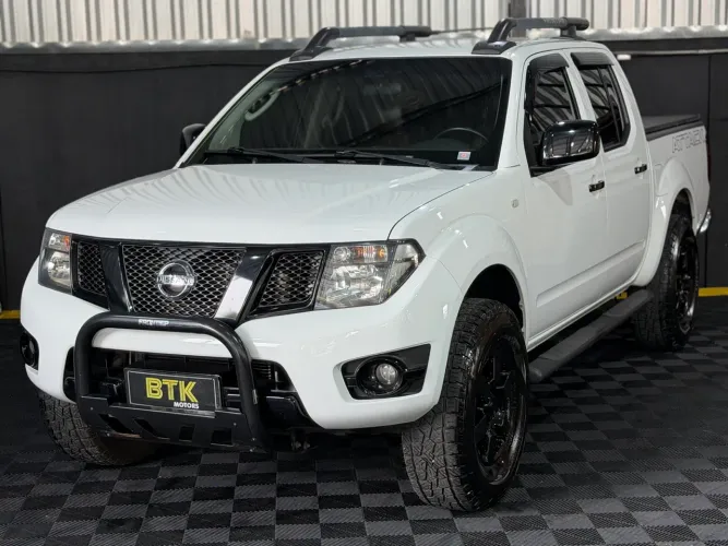 Nissan Frontier SV AT. CD 4X4 2.5 TB Dies. Aut. 2016