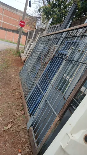 *VENDO PORTÃO FERRO MACIÇO 4 METROS X 2 *