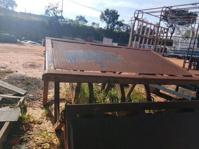  Carroceria malhal chapeua caminhão  truck em aço pra transpore de farras de ferro de 12mt