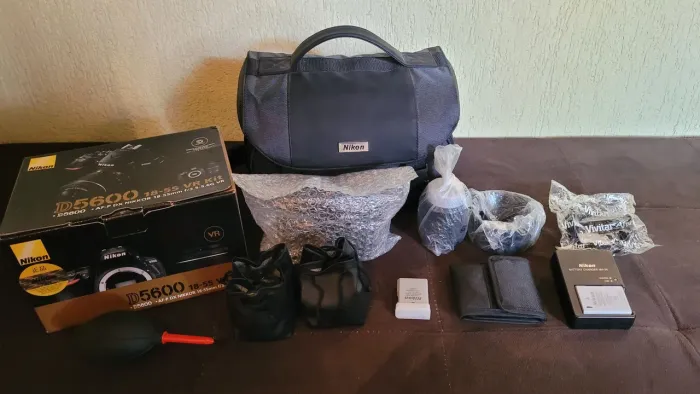 Nikon D5600 com kit completo