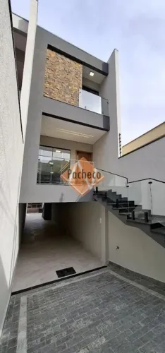 Sobrado na Penha de França, 03 suítes, 05 vagas, 160m², R4 1.100.000,00.