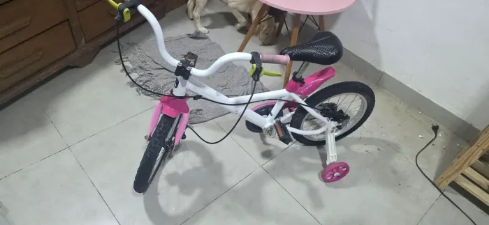 bicicleta infantil Btwin aro 16  branco e rosa