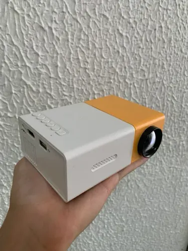 Mini Projetor LED Portátil