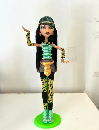 Boneca Cleo School Out Monster High